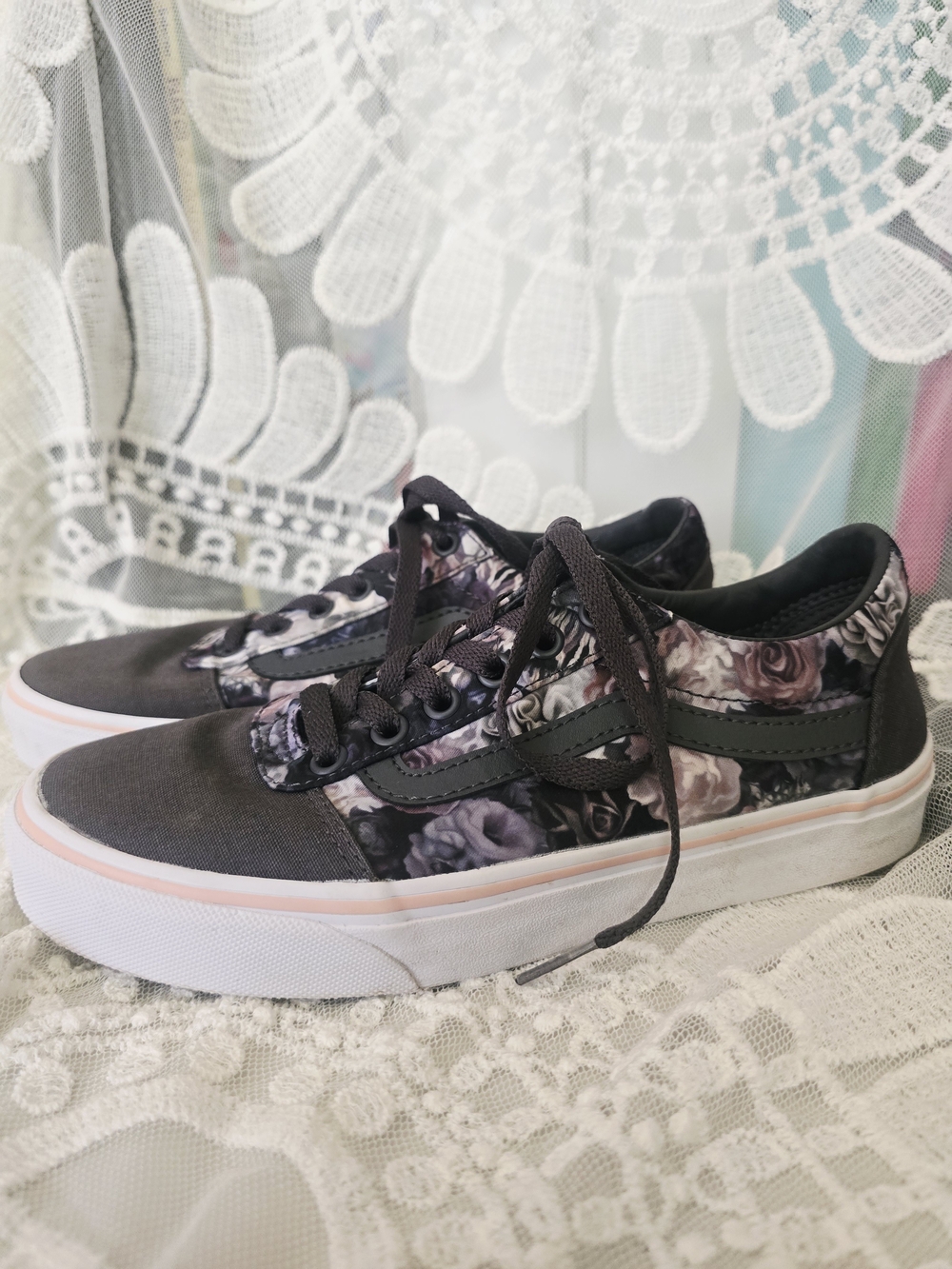 Vans Women's Floral Grey Low-Top Sneakers with Pink Accent Size 7.5